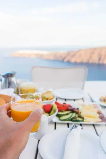 How To Eat Healthy While Traveling or on Vacation