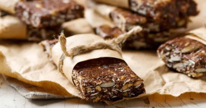 Healthy, Homemade Ginger Nutmeg Gluten-Free Granola Oat Bars