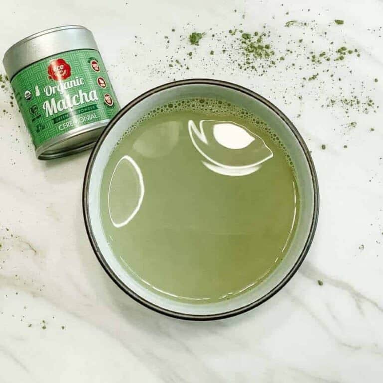 How to make a stress relieving adaptogenic matcha latte recipe.