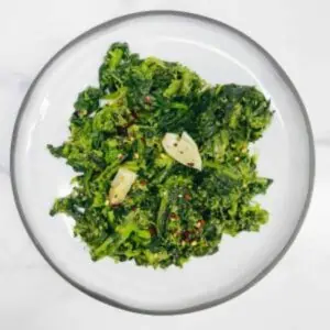 Simple sauteed broccoli rabe with garlic recipe.