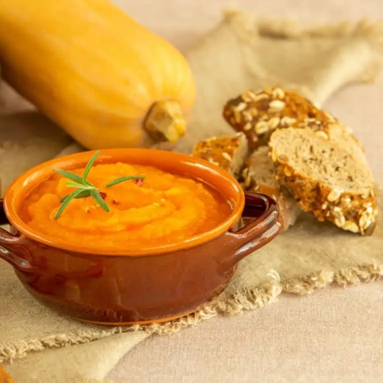 Easy butternut squash coconut curry soup with apple.