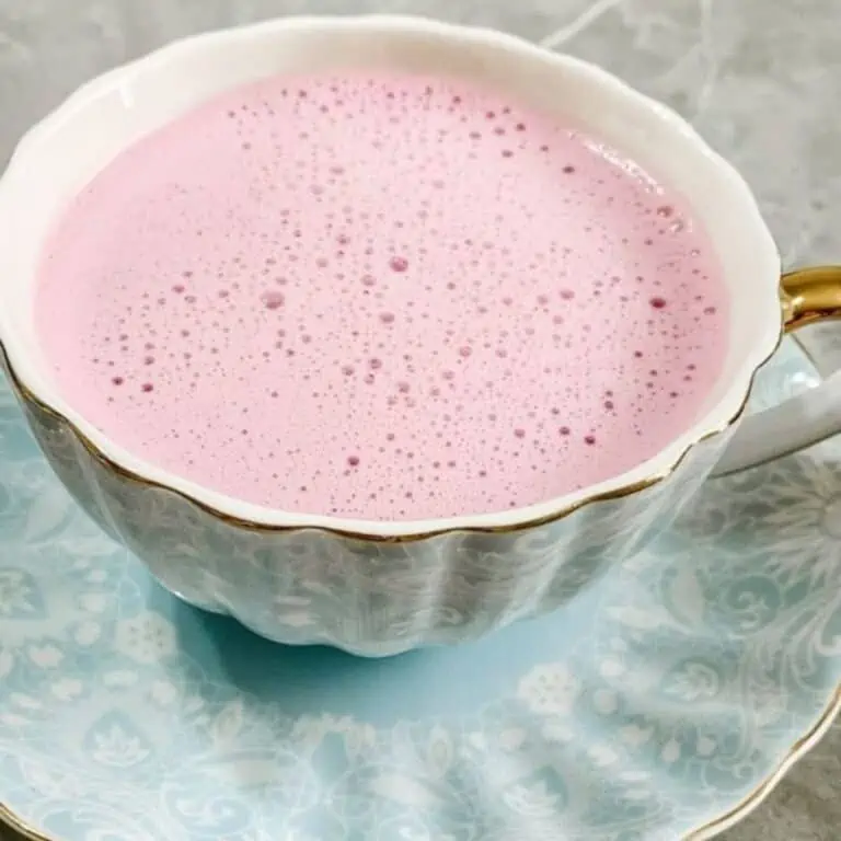 How to Make a Healthy & Energizing Pink Latte Recipe