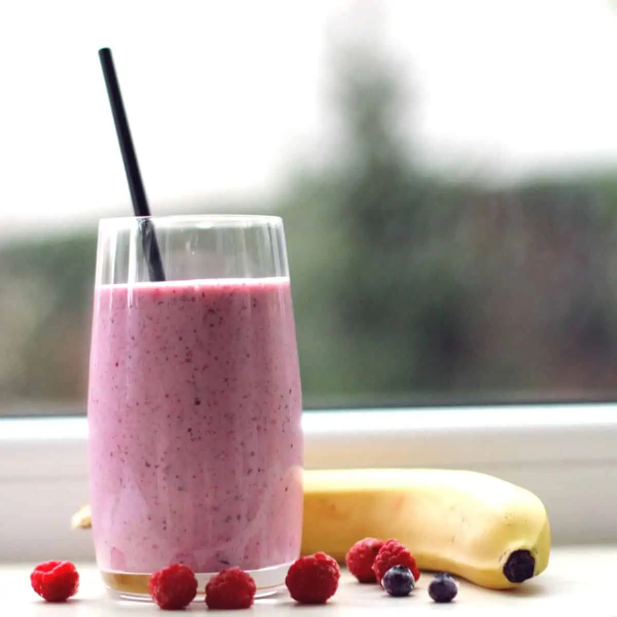 How to Make an Easy Low Sugar Raspberry Smoothie 1