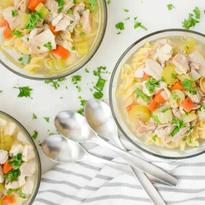 Eat healing chicken soup ingredients to treat the common head cold.