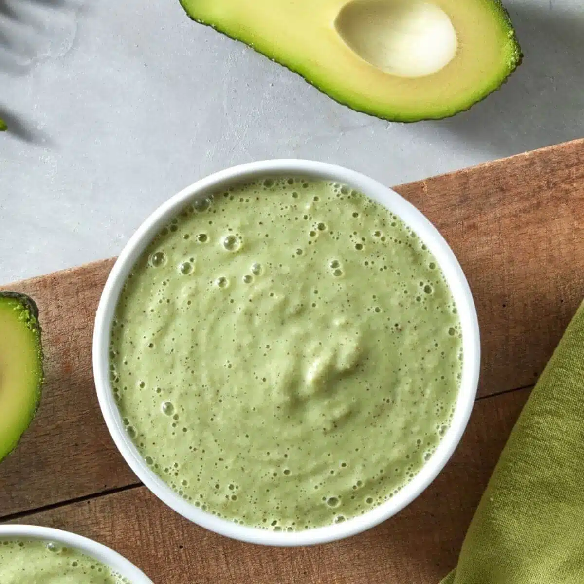 Learn how to make a quick green smoothie bowl