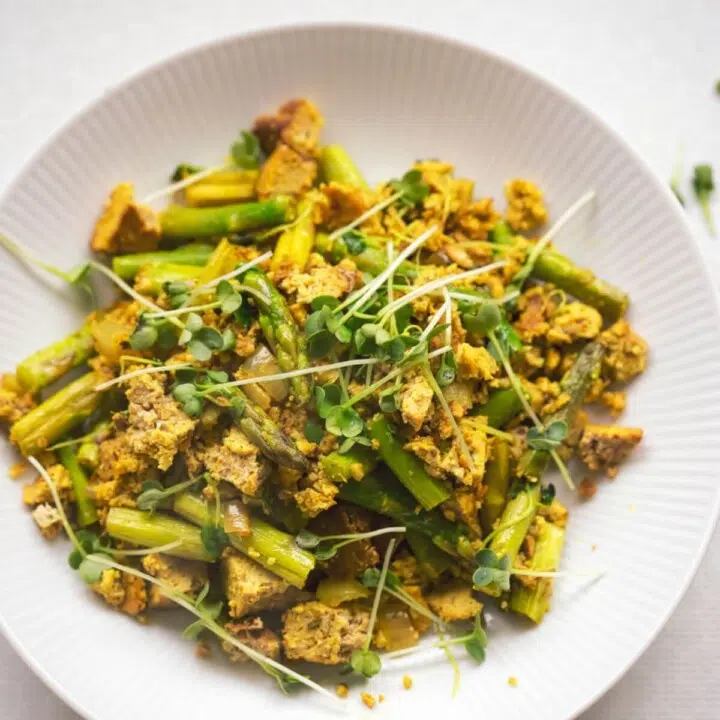 scrambled tofu and veggies